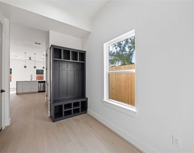 5222 Gold Street - Photo Thumbnail 2