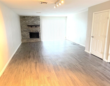 6620 Westwick Drive - Photo Thumbnail 4
