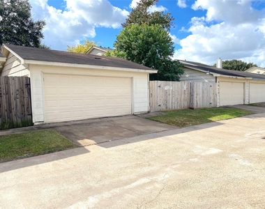 6620 Westwick Drive - Photo Thumbnail 13