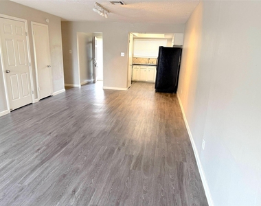 6620 Westwick Drive - Photo Thumbnail 7