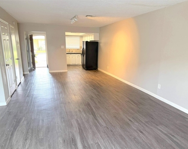 6620 Westwick Drive - Photo Thumbnail 6