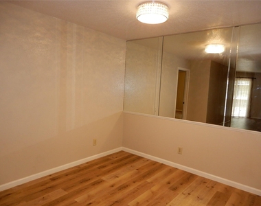 9797 Leawood Boulevard - Photo Thumbnail 4