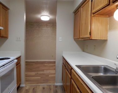 9797 Leawood Boulevard - Photo Thumbnail 7