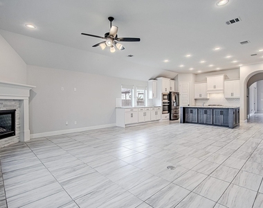 4002 Maple Glen Drive - Photo Thumbnail 16