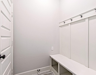 4002 Maple Glen Drive - Photo Thumbnail 8