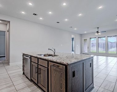 4002 Maple Glen Drive - Photo Thumbnail 13