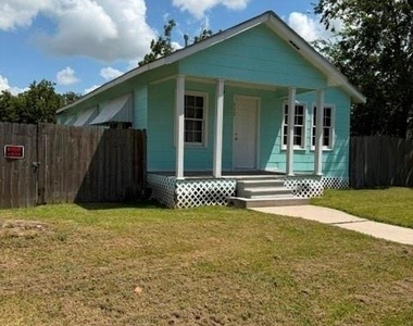 512 Stimpson Street - Photo Thumbnail 1
