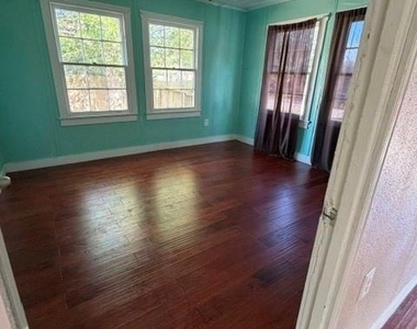 512 Stimpson Street - Photo Thumbnail 5