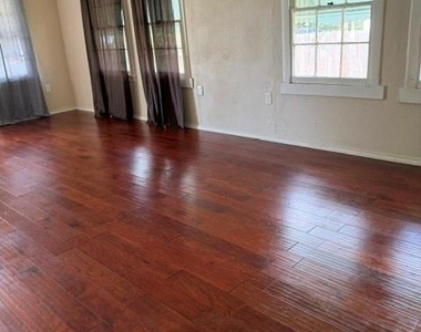 512 Stimpson Street - Photo Thumbnail 2