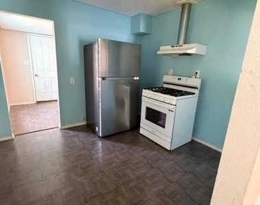 512 Stimpson Street - Photo Thumbnail 4