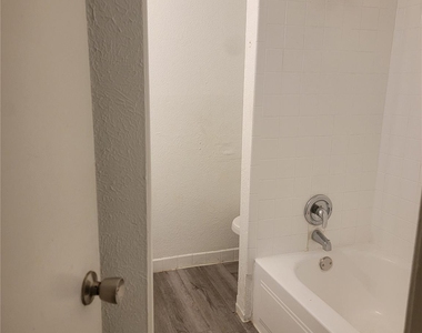 6305 Westward Street - Photo Thumbnail 8