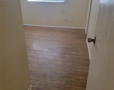6305 Westward Street - Photo Thumbnail 5