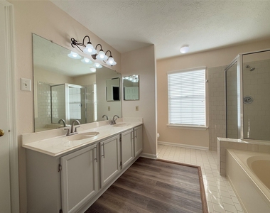 1559 Hillside Elm Street - Photo Thumbnail 18