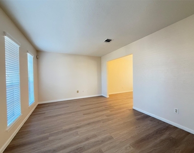 1559 Hillside Elm Street - Photo Thumbnail 14