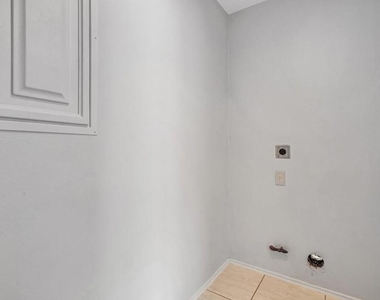 2927 Cypress Island Drive - Photo Thumbnail 7