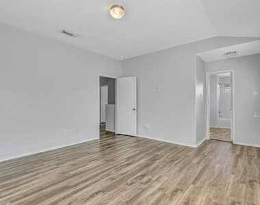 2927 Cypress Island Drive - Photo Thumbnail 9