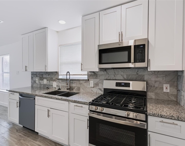 11522 Mosscrest Drive - Photo Thumbnail 5