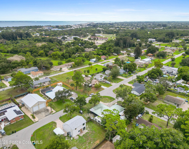 1569 Richards Drive Ne - Photo Thumbnail 2