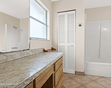 1569 Richards Drive Ne - Photo Thumbnail 4