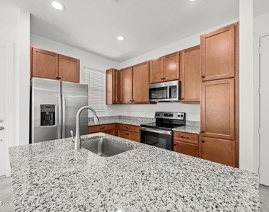 1800 Noel Place - Photo Thumbnail 2