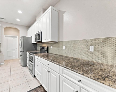 17013 Vilesta Drive - Photo Thumbnail 7