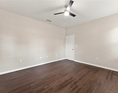 17013 Vilesta Drive - Photo Thumbnail 14