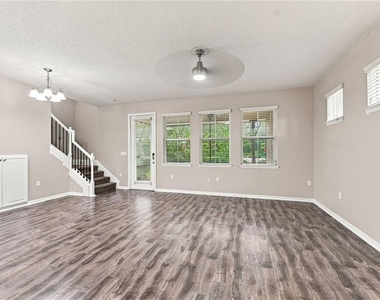 17013 Vilesta Drive - Photo Thumbnail 3