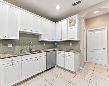 17013 Vilesta Drive - Photo Thumbnail 6