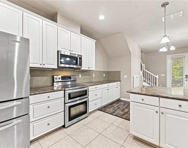 17013 Vilesta Drive - Photo Thumbnail 10