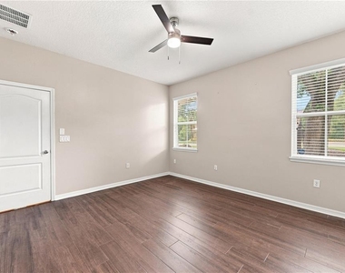 17013 Vilesta Drive - Photo Thumbnail 12