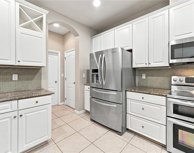 17013 Vilesta Drive - Photo Thumbnail 8