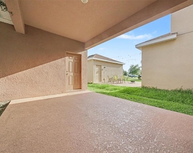 11118 Longleaf Woods Drive - Photo Thumbnail 6
