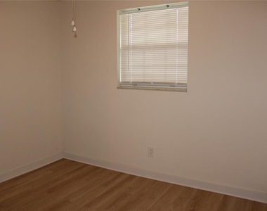 9049 Orchid Drive - Photo Thumbnail 2