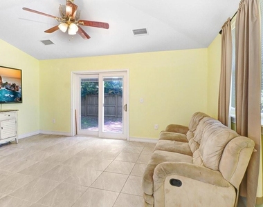 1131 Dogwood Avenue - Photo Thumbnail 3