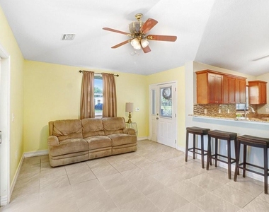 1131 Dogwood Avenue - Photo Thumbnail 6