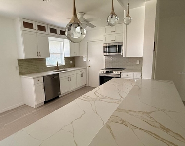 164 Pinewood Avenue - Photo Thumbnail 7
