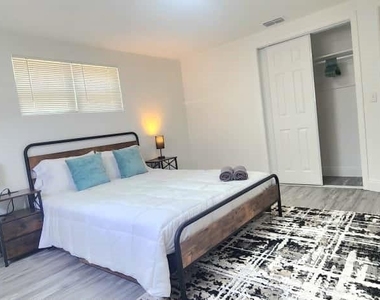 4012 Valencia Drive - Photo Thumbnail 8