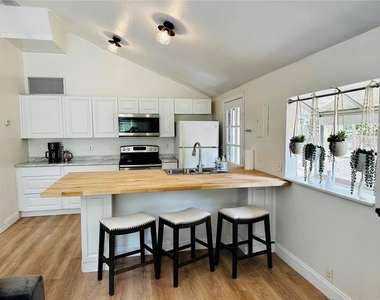 1222 E Crawford Street - Photo Thumbnail 5