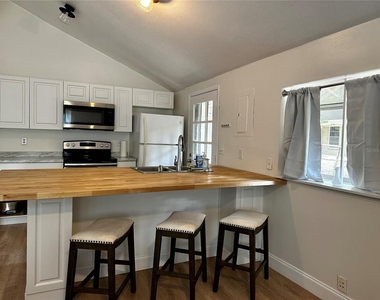 1222 E Crawford Street - Photo Thumbnail 6