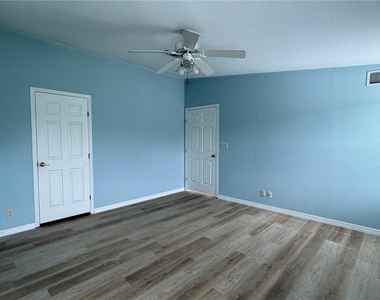 1831 Winchester Court S - Photo Thumbnail 13