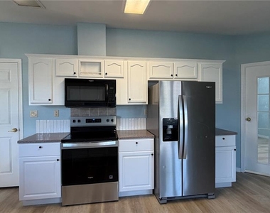 1831 Winchester Court S - Photo Thumbnail 9