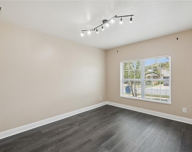 2227 Napone Lane - Photo Thumbnail 3