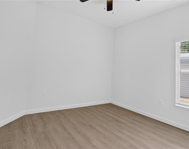 630 Nw 59th Avenue - Photo Thumbnail 12
