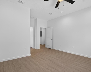630 Nw 59th Avenue - Photo Thumbnail 5