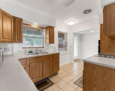 2366 Coldstream Drive - Photo Thumbnail 6