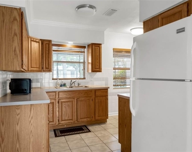 2366 Coldstream Drive - Photo Thumbnail 7