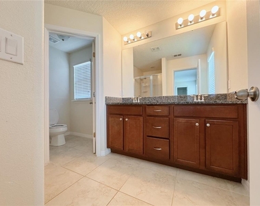 2428 Chateau Loop - Photo Thumbnail 23