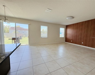 2428 Chateau Loop - Photo Thumbnail 11
