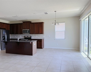 2428 Chateau Loop - Photo Thumbnail 14
