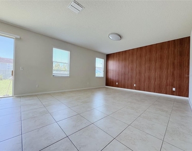 2428 Chateau Loop - Photo Thumbnail 10